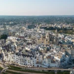 Visita Chiesa Madre di San Giorgio Martire a Locorotondo: guida pratica e storia