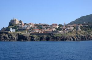 Capraia Isola borgo in Toscana